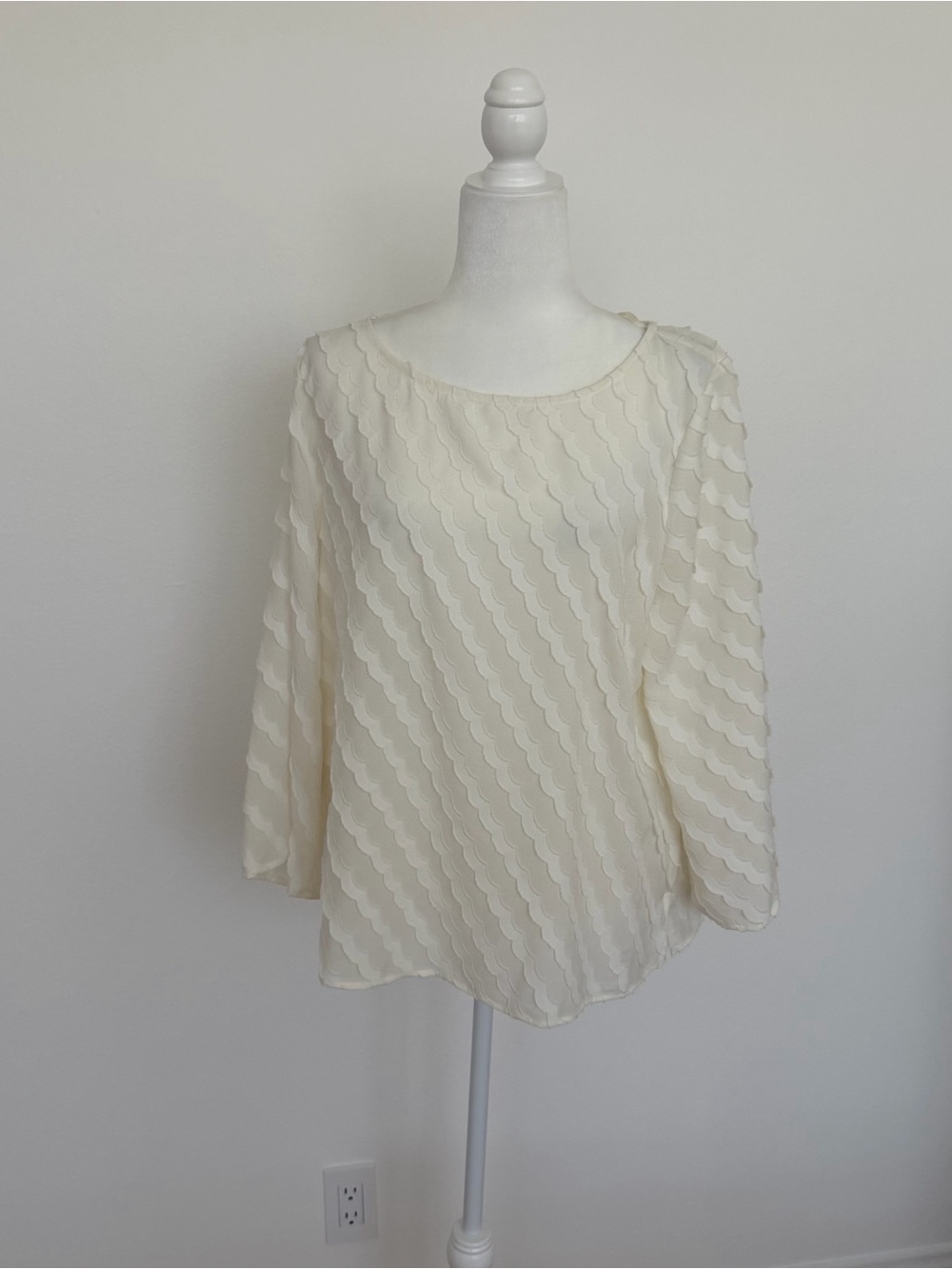 Vince Camuto Cream Textured Scalloped Wave Blouse Top Size Large